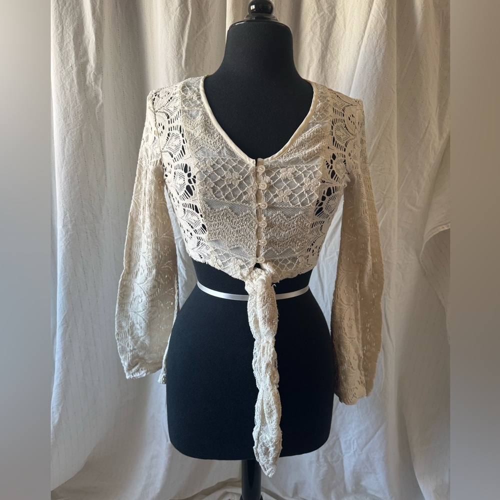 Band of Gypsies Cream Lace Button-Front Cropped Blouse